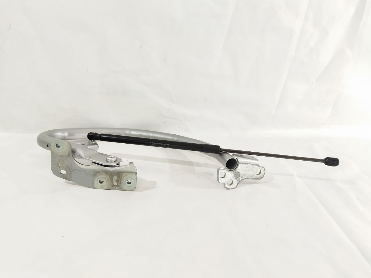 S60 Петля крышки багажника правая Volvo S60 2011-2018 31349172 Volvo S60 3