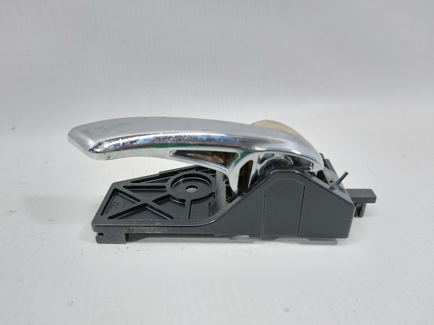 Kizashi Ручка двери задней правой внутренняя (хром) Suzuki Kizashi 2011-2013 8311057L20C48 Suzuki Kizashi 2