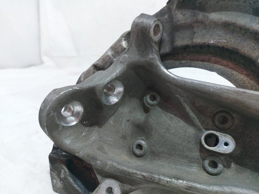 7 series Поворотний кулак правий BMW 7 2009-2015 31216775768 BMW 7 7