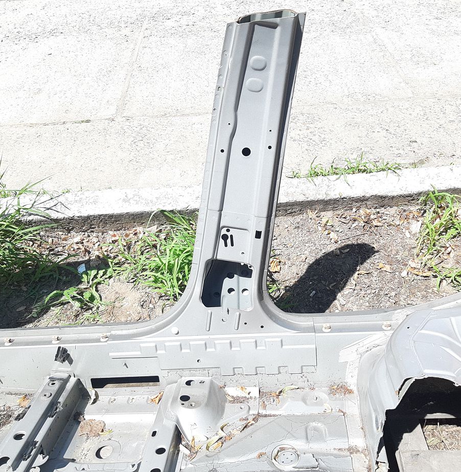 328i xdrive Стойка центральная правая (металл) BMW 328i xDrive 2006-2012 41217277332 BMW 328i xDrive 9