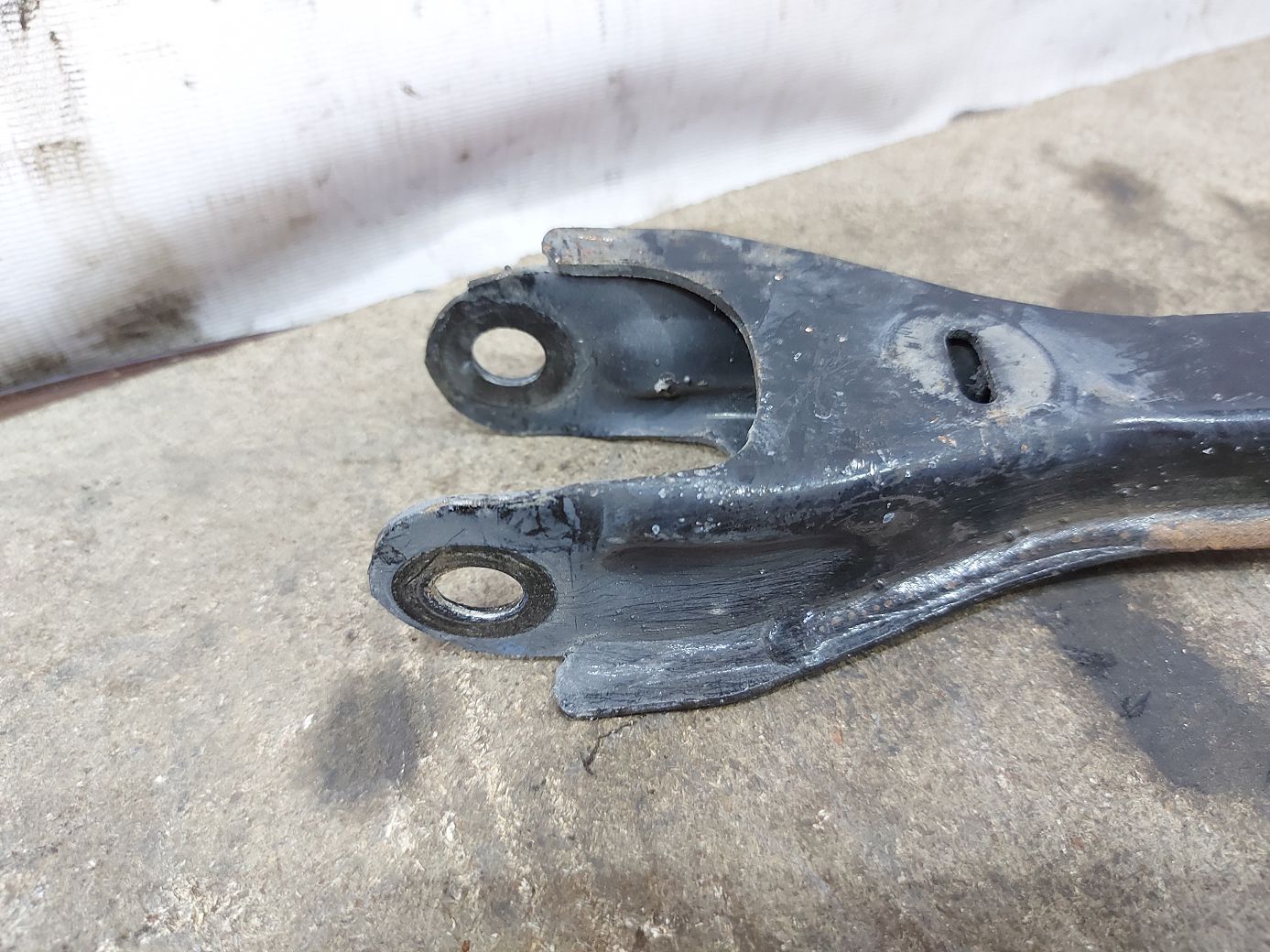 Ats Важіль центральний лівий/правий поперечний Cadillac ATS 2013-2019 23105024 Cadillac ATS 13