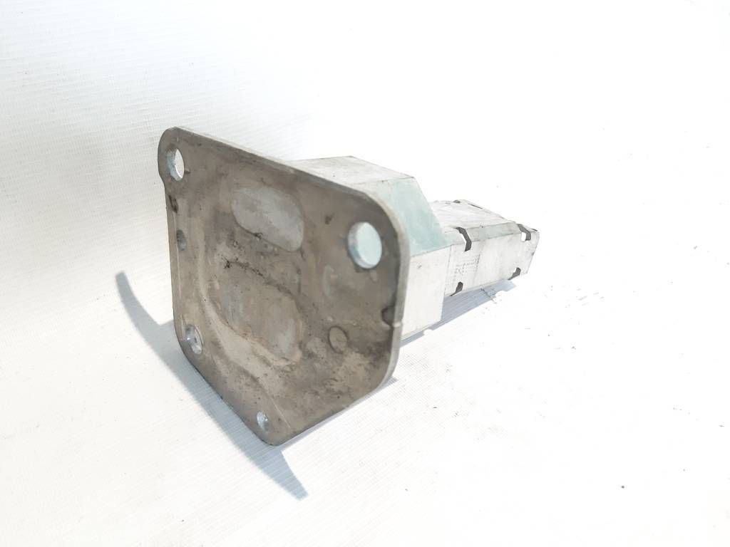 Dart Кронштейн усилителя переднего правый Dodge Dart 2013-2019 68187810AA Dodge Dart 18