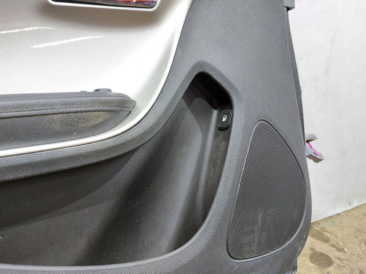 Volt Двері передні ліві Chevrolet Volt 2011-2015 22885533 Chevrolet Volt 14