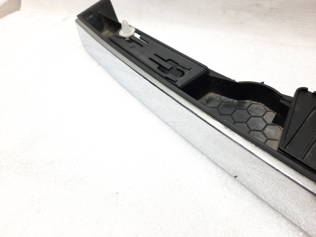 7 series Накладка крышки багажника BMW 7 2012 51137200035 BMW 7 9 7 series Накладка крышки багажника BMW 7 2012 51137200035 BMW 7 9