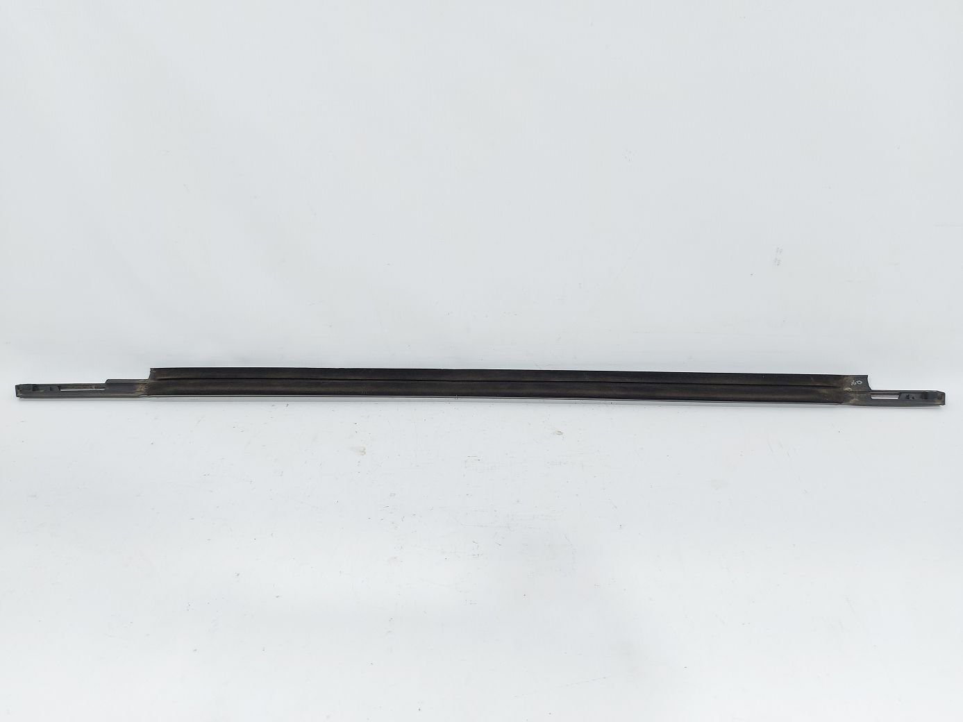 Fusion Уплотнитель стекла (молдинг)двери задней правой наружный нижний Ford Fusion 2013-2020 DS7Z5425860A Ford Fusion 4