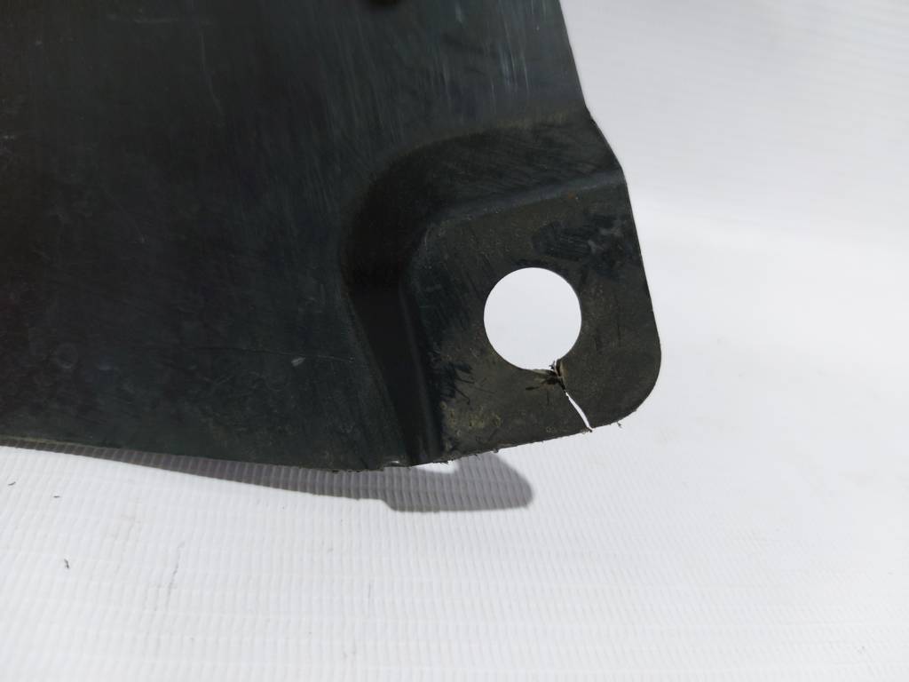 3 Пыльник двигателя боковой правый Mazda 3 2014-2018 BJS756341 Mazda 3 2