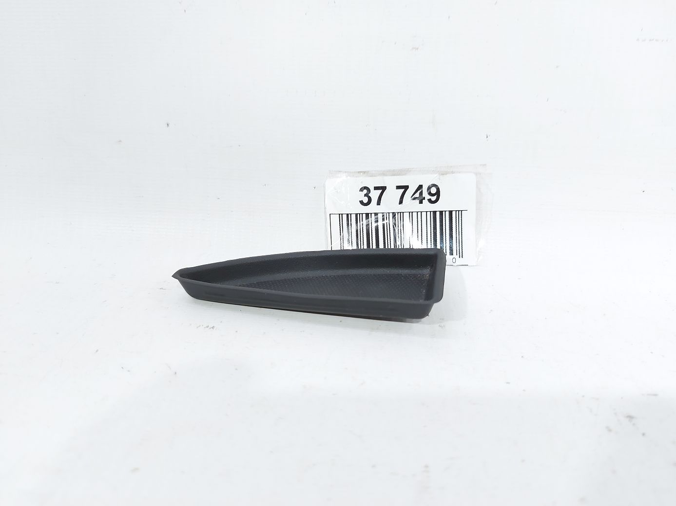 Malibu. Накладка в панель склопідйомника двері задньої лівої Chevrolet Malibu 2016-2021 23451124 Chevrolet Malibu