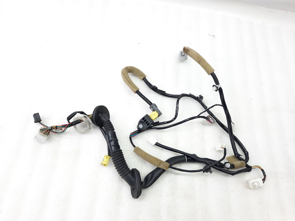 Crosstrek Проводка двери передней правой Subaru Crosstrek 2016 81821FJ290 Subaru Crosstrek 2