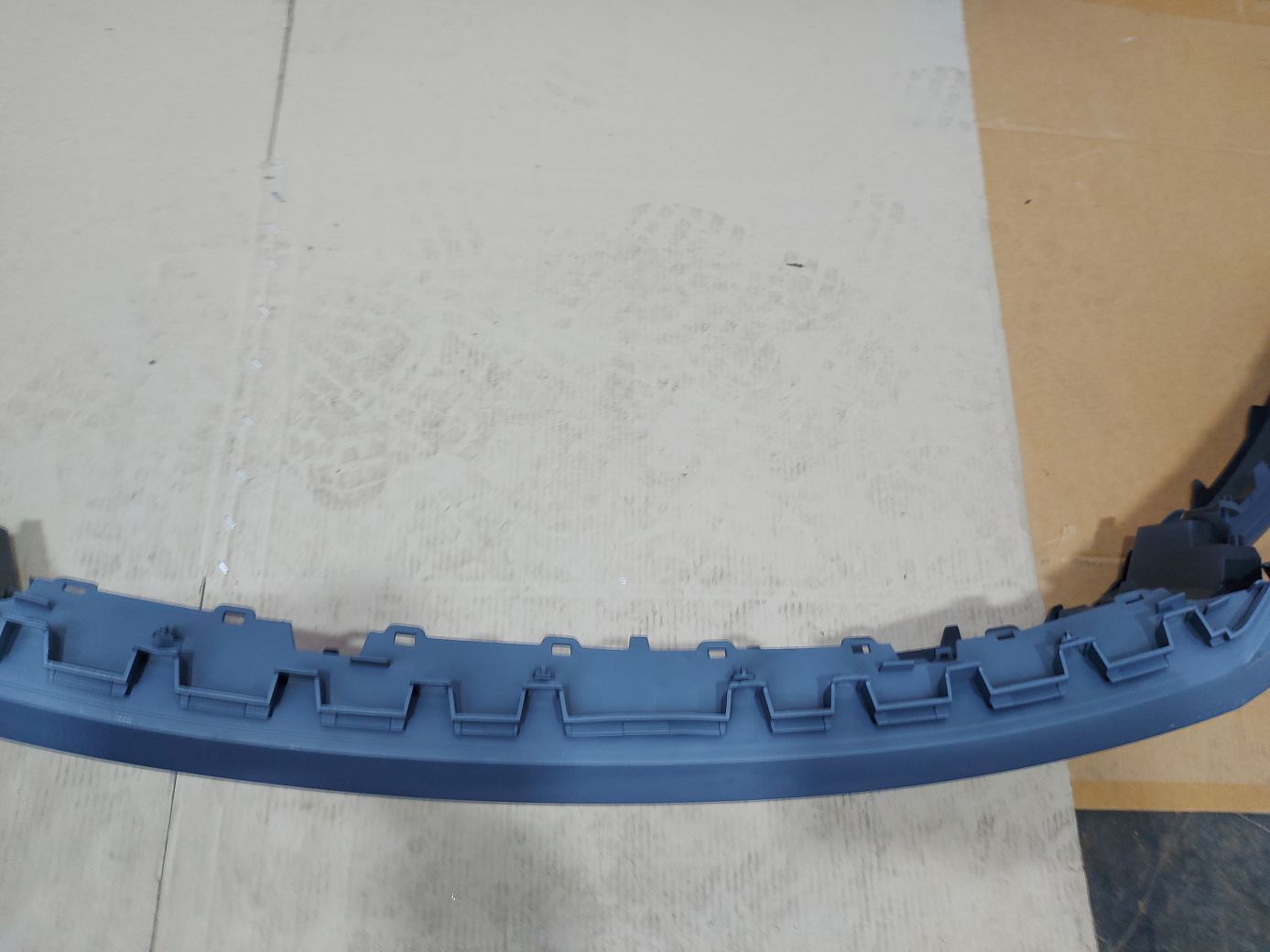 Товары с дефектами Бампер передний (вмятина, сломан угол) Volkswagen Passat CC 2012-2017 3C8807221F Volkswagen Passat CC 7