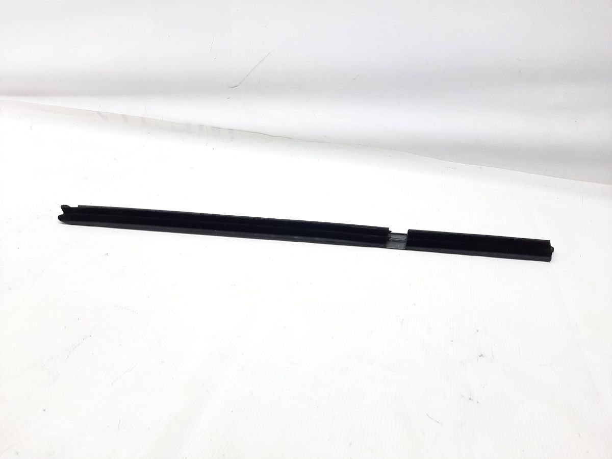 Tiguan. Уплотнительная резинка стекла двери задней левой внутренняя Volkswagen Tiguan 2009-2018 5N0839479A5AP Volkswagen Tiguan