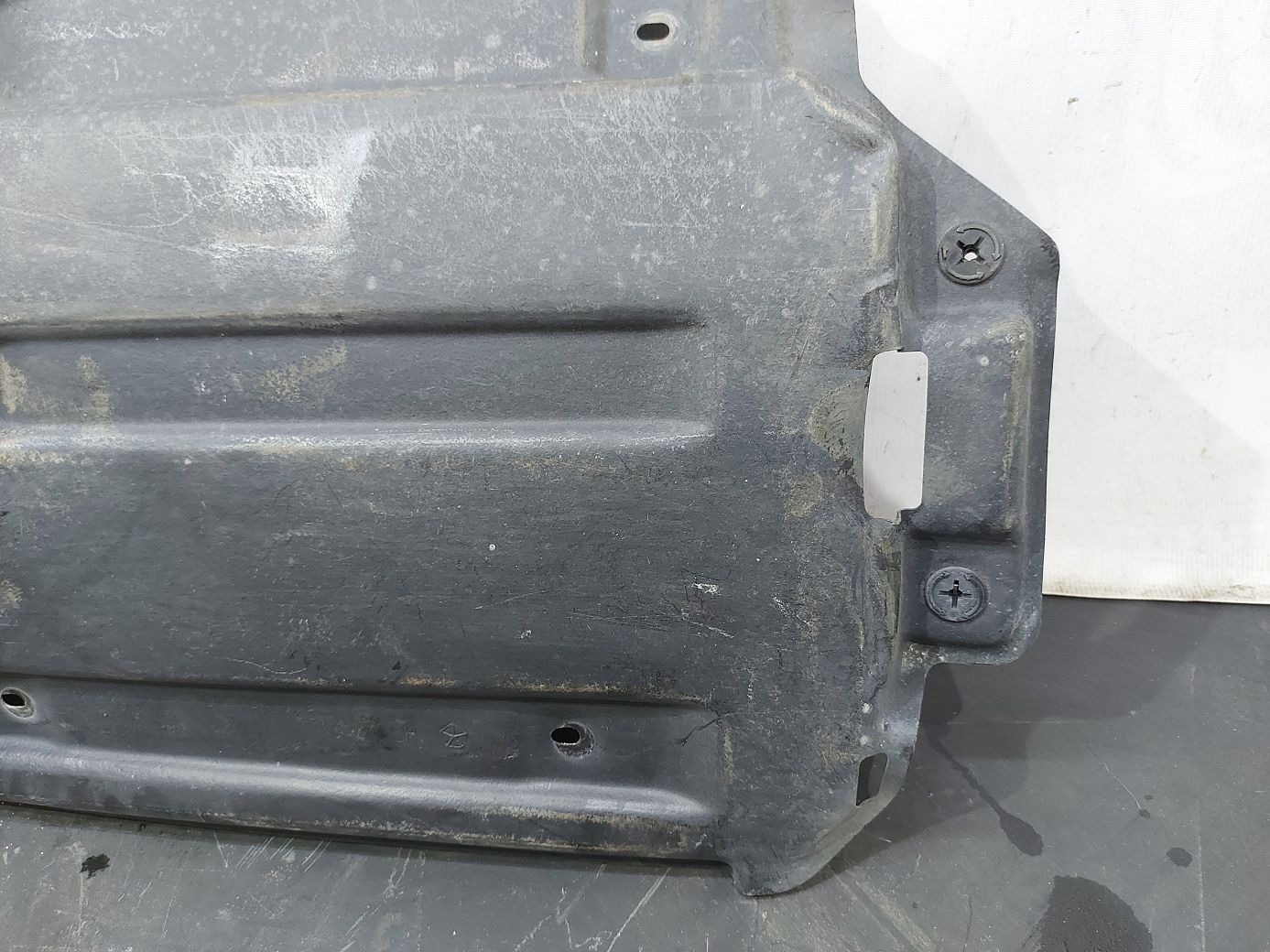 Dart Захист днища передній лівий Dodge Dart 2013-2019 68082725AD Dodge Dart 3