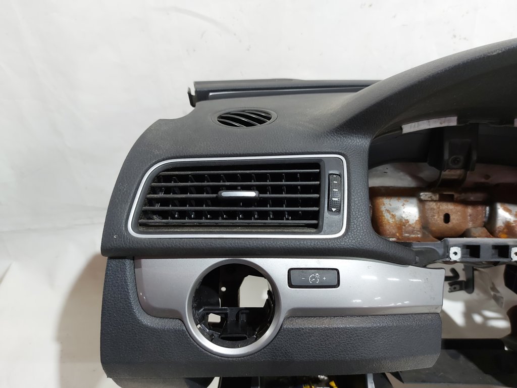 Passat s Торпеда Volkswagen Passat S 2012-2015 561857003L81X Volkswagen Passat S 15