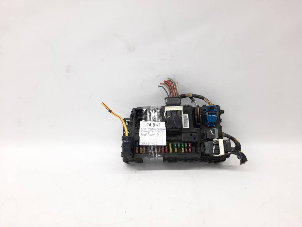 Fusion Блок предохранителей моторного отсека Ford Fusion 2014 DG9T15604 Ford Fusion 4