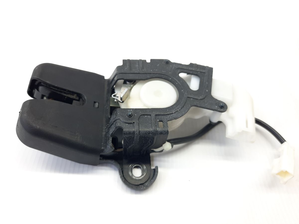 Insight Замок крышки багажника Honda Insight 2010-2014 74801TM8J03 Honda Insight 4