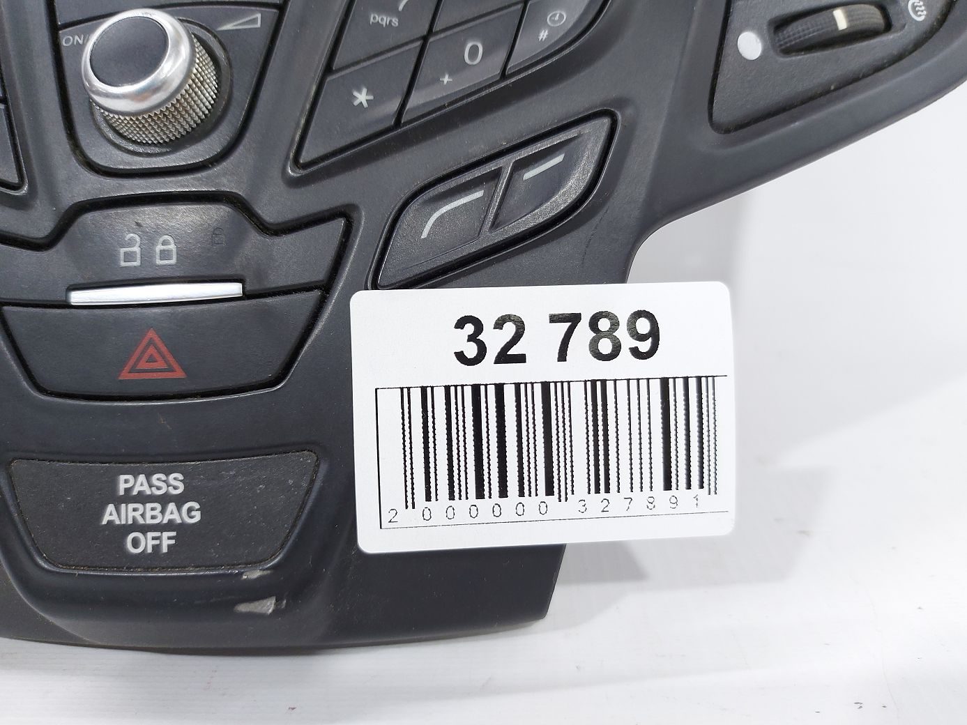 Fiesta sedan Кнопки керування аудіо Ford Fiesta sedan 2014-2015 D2BZ18C858B Ford Fiesta sedan 6