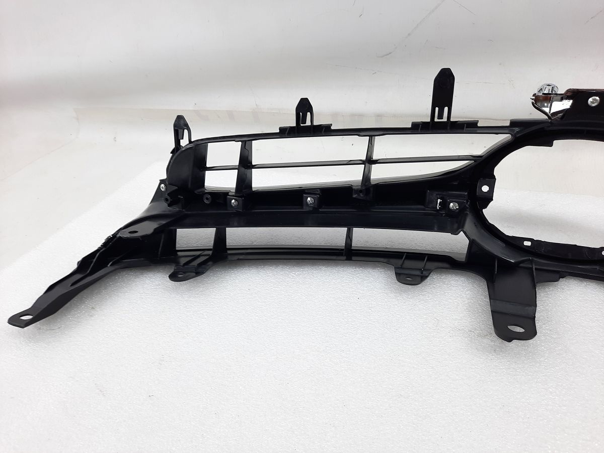  Решетка радиатора верхняя XSE Toyota Camry `15-17 Toyota Camry 6