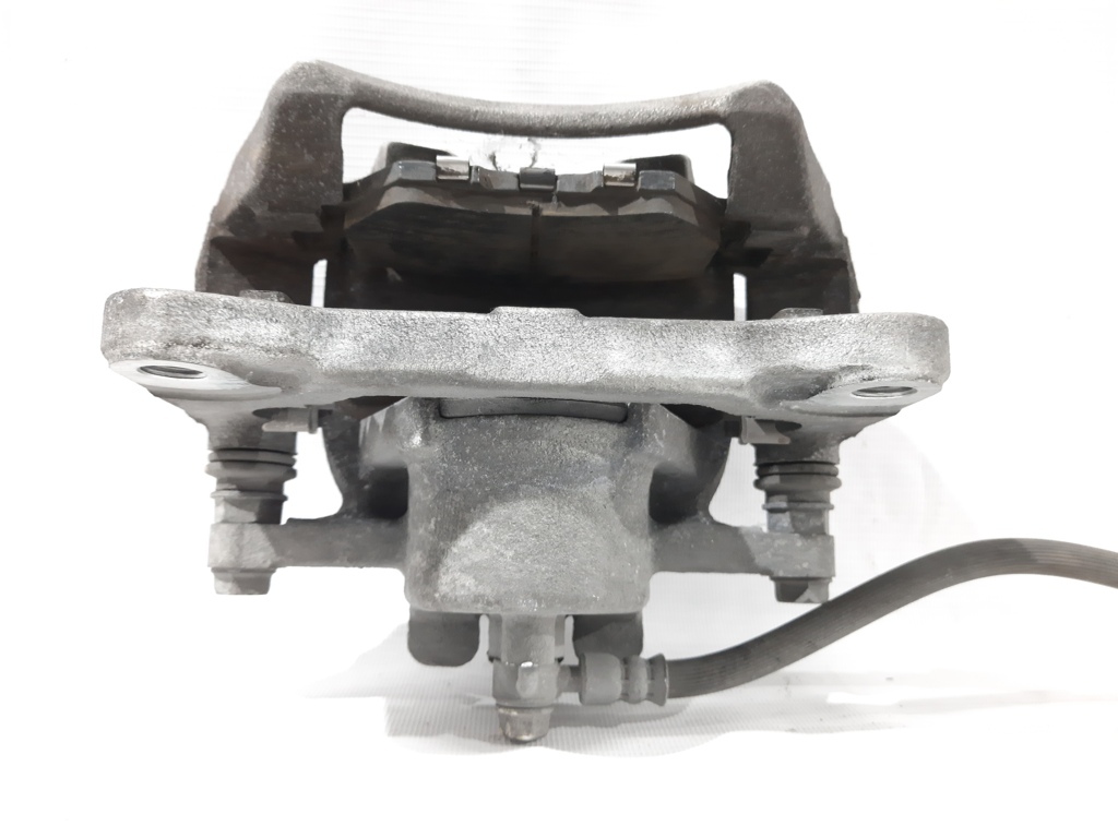 3 Супорт гальмівний передній правий Mazda 3 2014-2019 B4Y03398ZC Mazda 3 9
