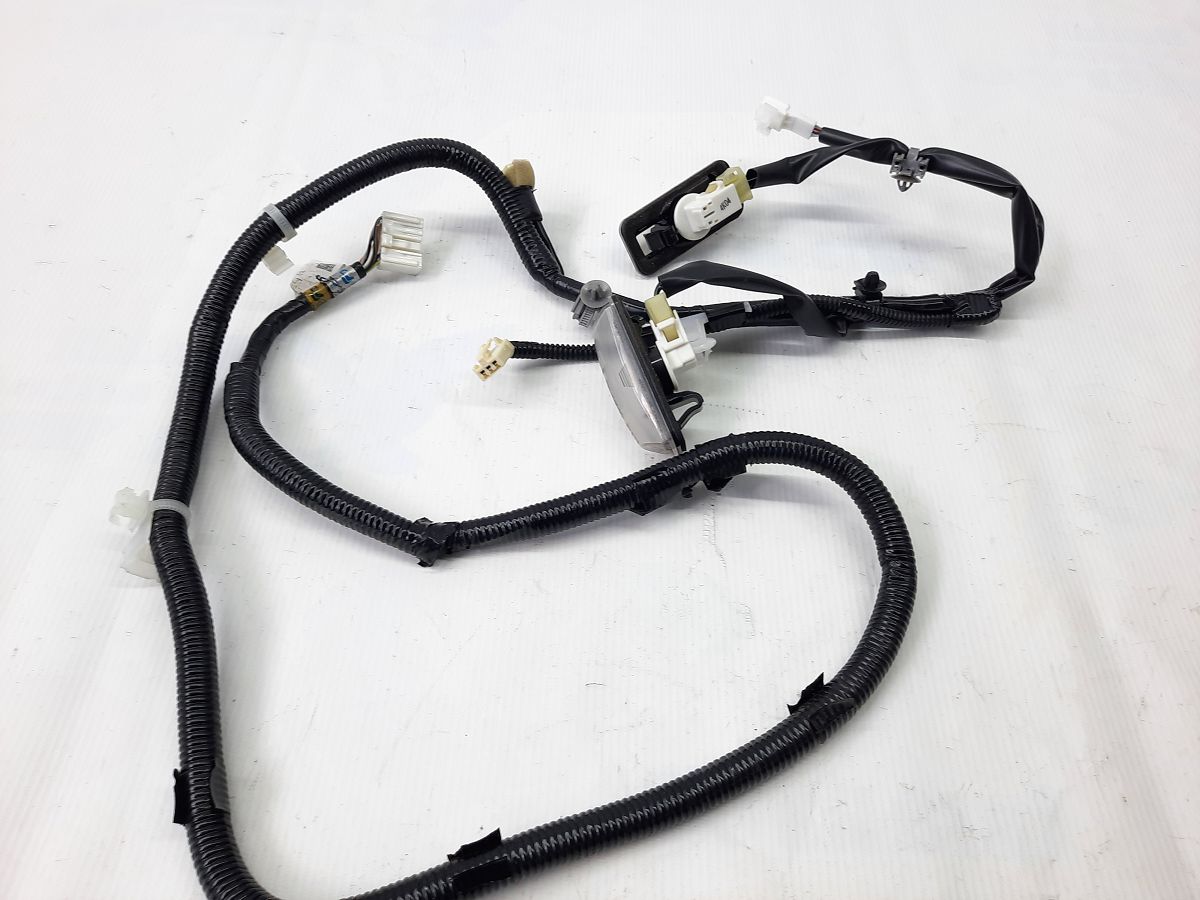 Impreza Проводка крышки багажника Subaru Impreza 2015-2016 81811FJ070 Subaru Impreza 2