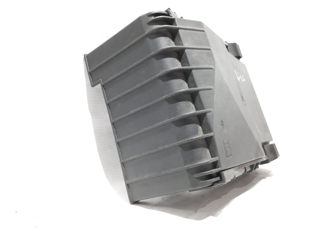 Passat cc Блок предохранителей под капотом Volkswagen Passat CC 2005-2017 1K0937132F Volkswagen Passat CC 2