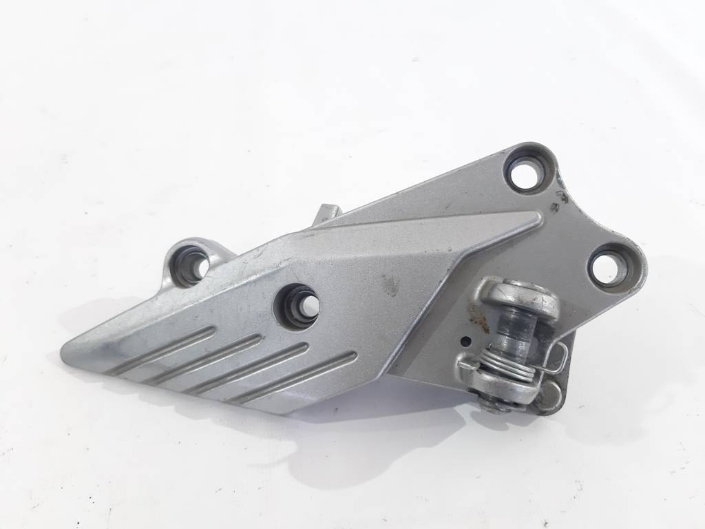 Gtr-1400 Кронштейн підніжки водія правий Kawasaki GTR-1400 2012-2019 350630637458 Kawasaki GTR-1400 1