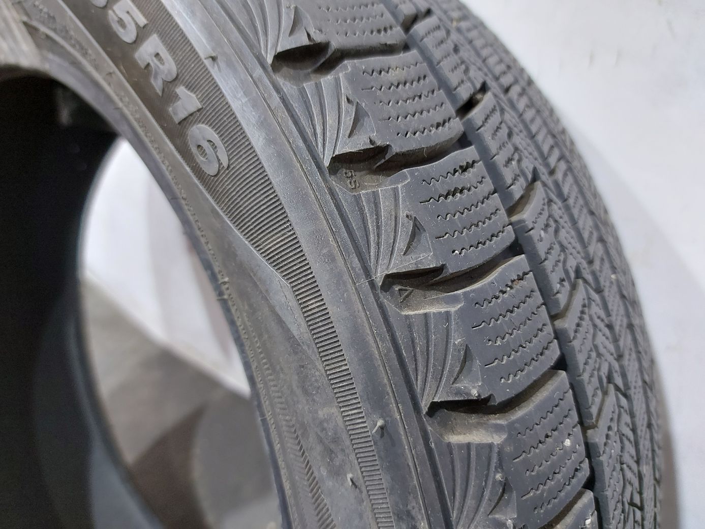 Зимние шины Резина Roadstone Winguard Ice 195/55R16 87Q зима 3