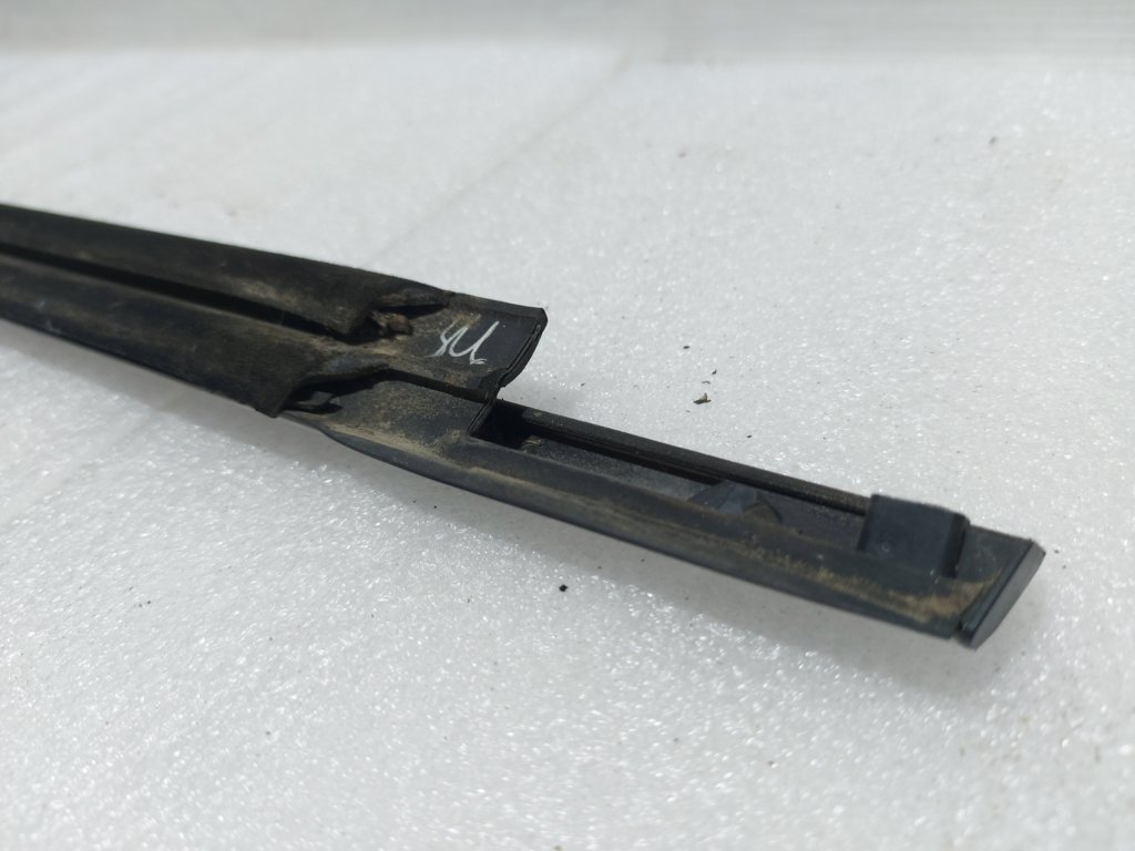 Fusion Уплотнитель стекла (молдинг)двери задней правой наружный нижний Ford Fusion 2013-2020 DS7Z5425860A Ford Fusion 12