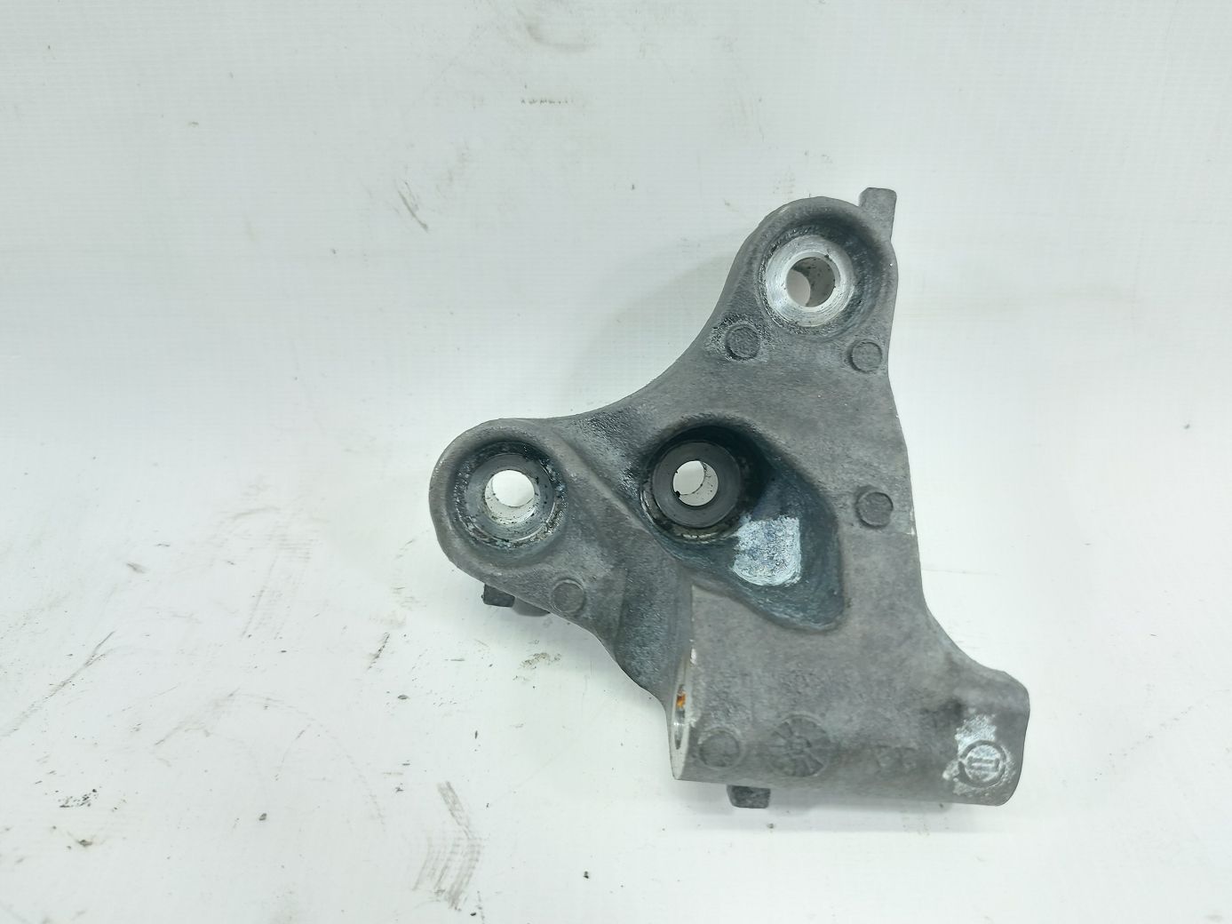 Altima Кронштейн кріплення генератора Nissan Altima 2014-2018 117103TA0A Nissan Altima 3