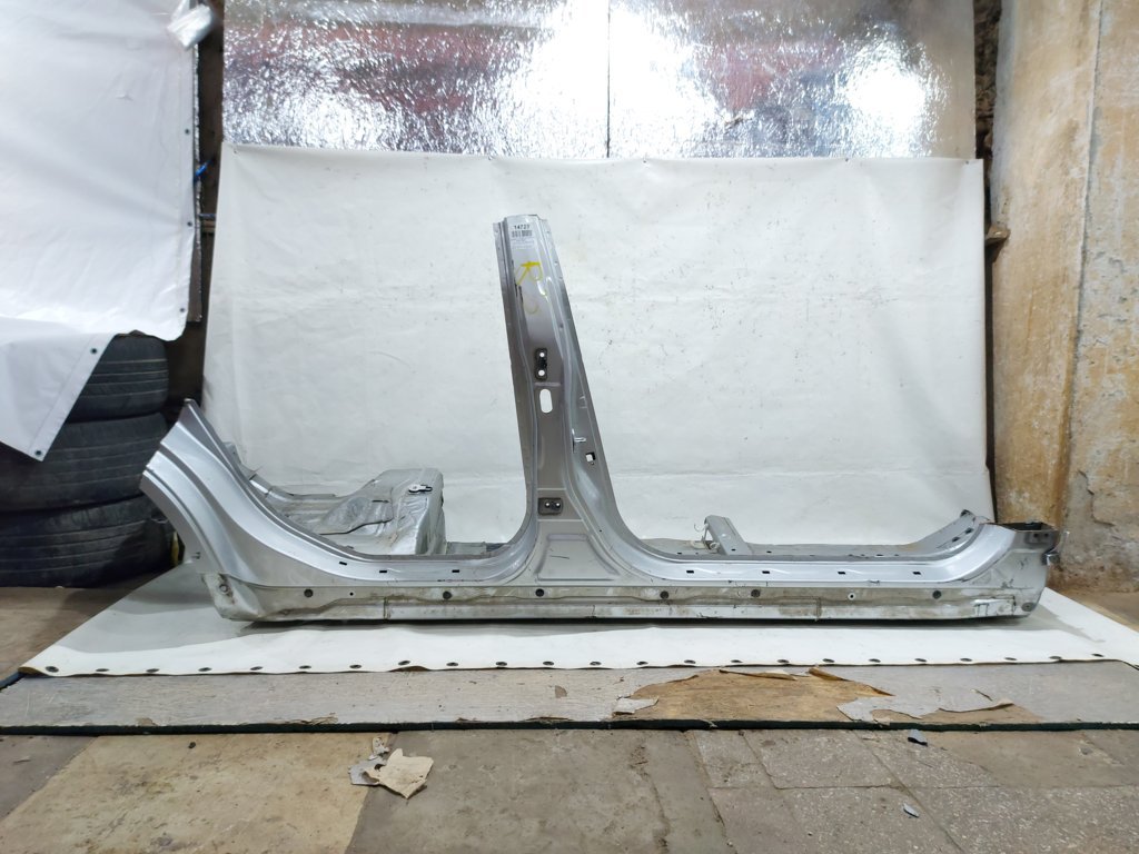 Altima. Поріг металевий правий Nissan Altima 2013-2015 G64243TAMA Nissan Altima