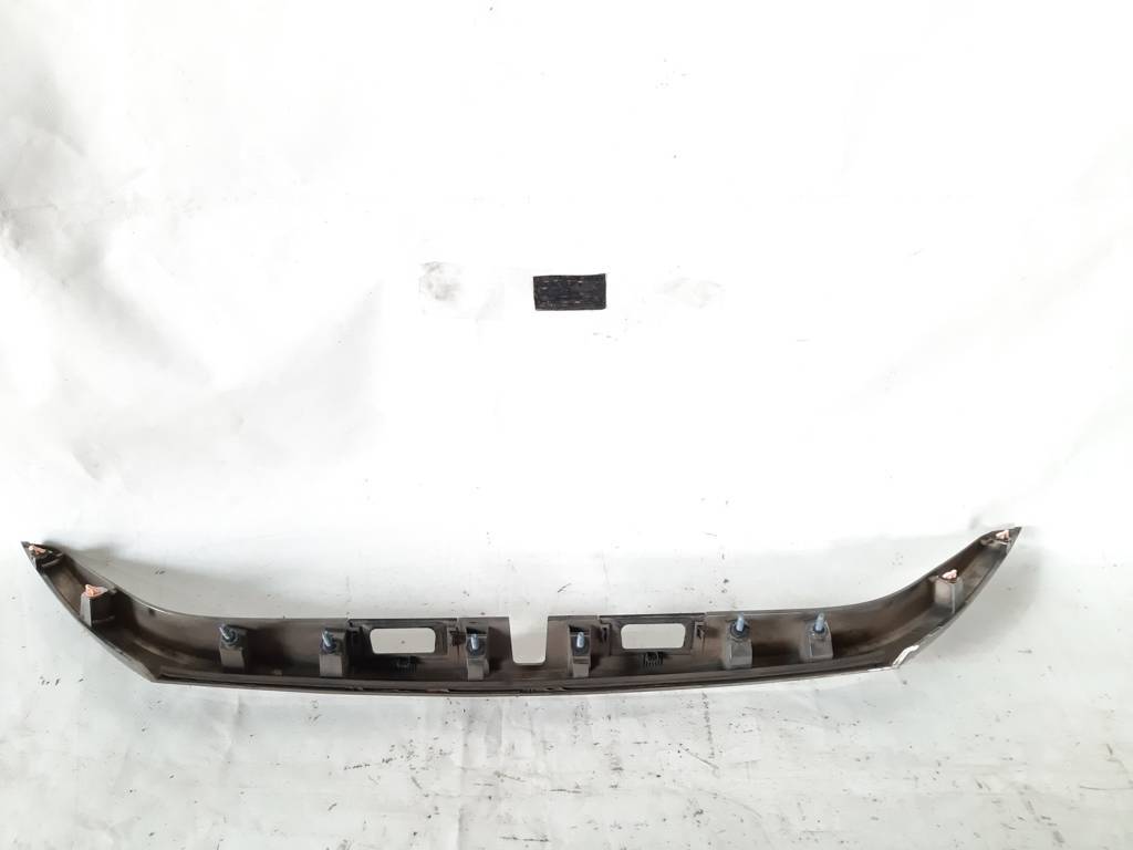 Camry Накладка крышки багажника подсветки номера Toyota Camry 2015-2017 7681106820 Toyota Camry 3