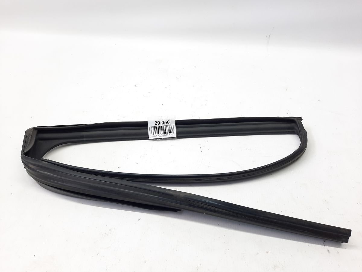 3 Напрямна гумка скла дверей задньої лівої Mazda 3 2014-2018 BHN73605E Mazda 3 2