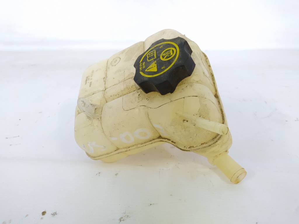 Товары с дефектами Бачок системы охлаждения расширительный (обломаны крепления) Chevrolet Malibu 2010-2020 22950436 Chevrolet Malibu 4