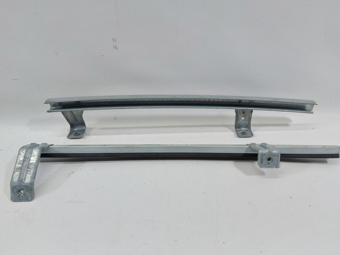 Versa note Направляющая стекла двери передней левой (салазка) Nissan Versa Note 2014-2019 802153VA0A Nissan Versa Note 2