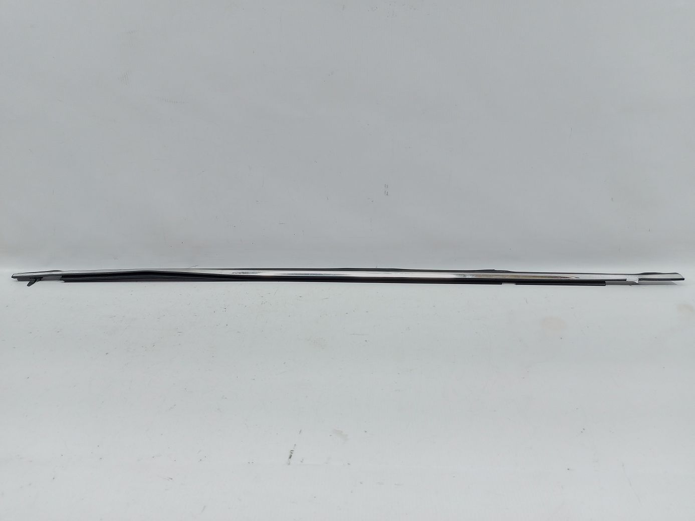 Impreza. Уплотнительная резинка стекла двери передней правой наружная (хром) Subaru Impreza 2012-2016 61280VA200 Subaru Impreza