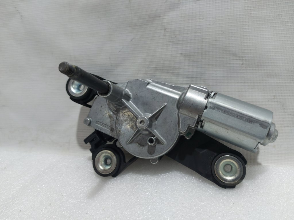 Focus. Мотор стеклоочистителя крышки багажника Ford Focus hbk 2012-2018 F1FZ17508A