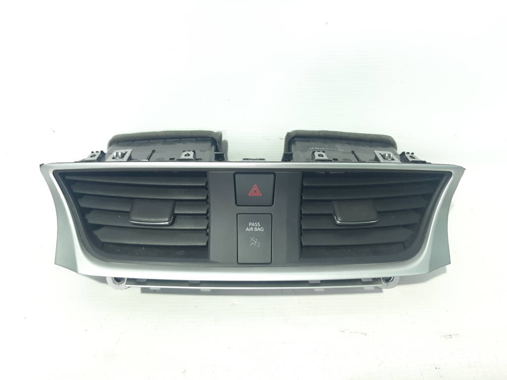 Sentra. Кнопка аварійного сигналу з повітропроводами Nissan Sentra 2015-2019 252903SG0A Nissan Sentra