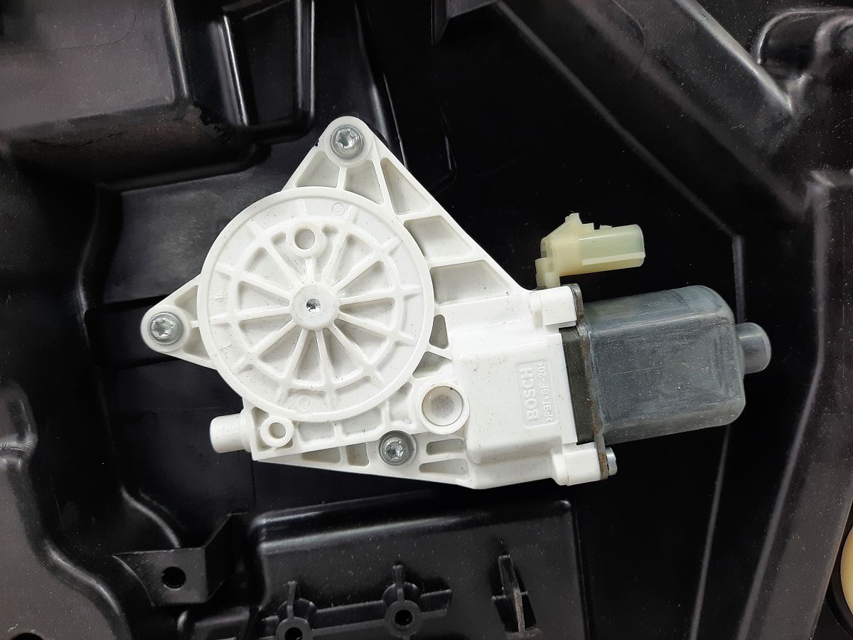 Dart Стеклоподъемник двери задней левой Dodge Dart 2013-2016 68170375AA Dodge Dart 2