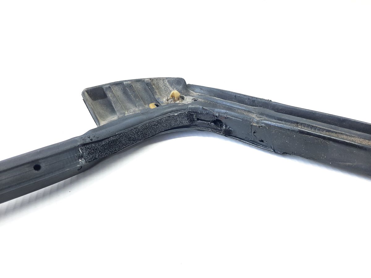 Elantra Ущільнювальна гумка дверей задньої правої Hyundai Elantra 2017-2020 83140F2000 Hyundai Elantra 4