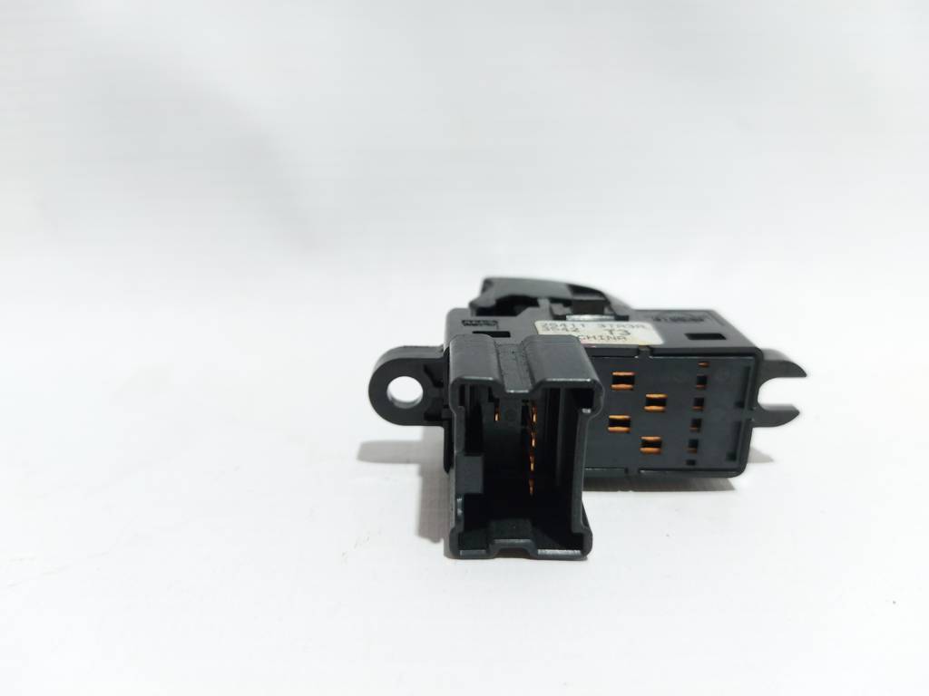 Altima Кнопка склопідйомника двері задньої правої Nissan Altima 2011-2018 254113TA3A Nissan Altima 4