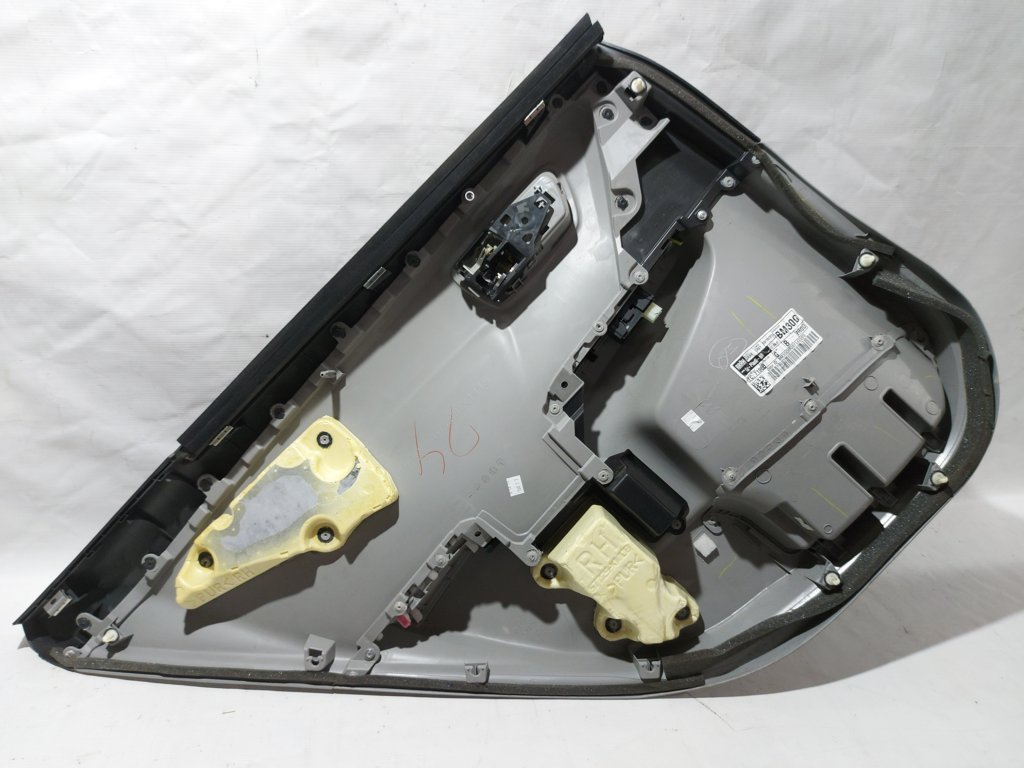 Camry Карта двери задней правой Toyota Camry 2015 6763006F61B3 Toyota Camry 11