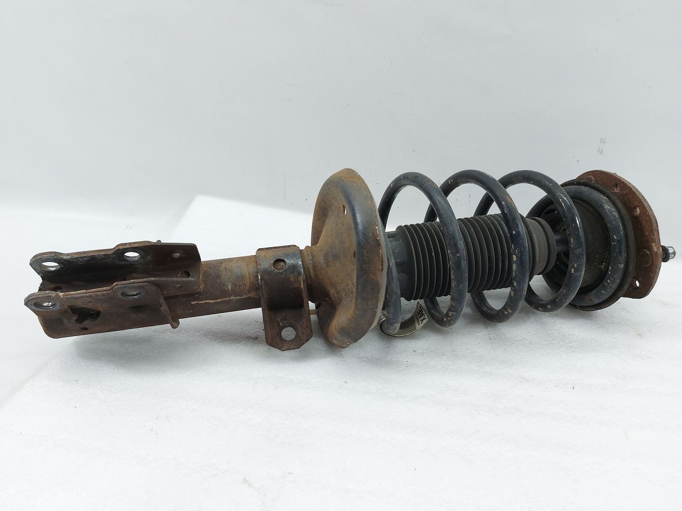 Hhr. Стійка амортизатора передня права Chevrolet HHR 2006-2011 20794268 Chevrolet HHR