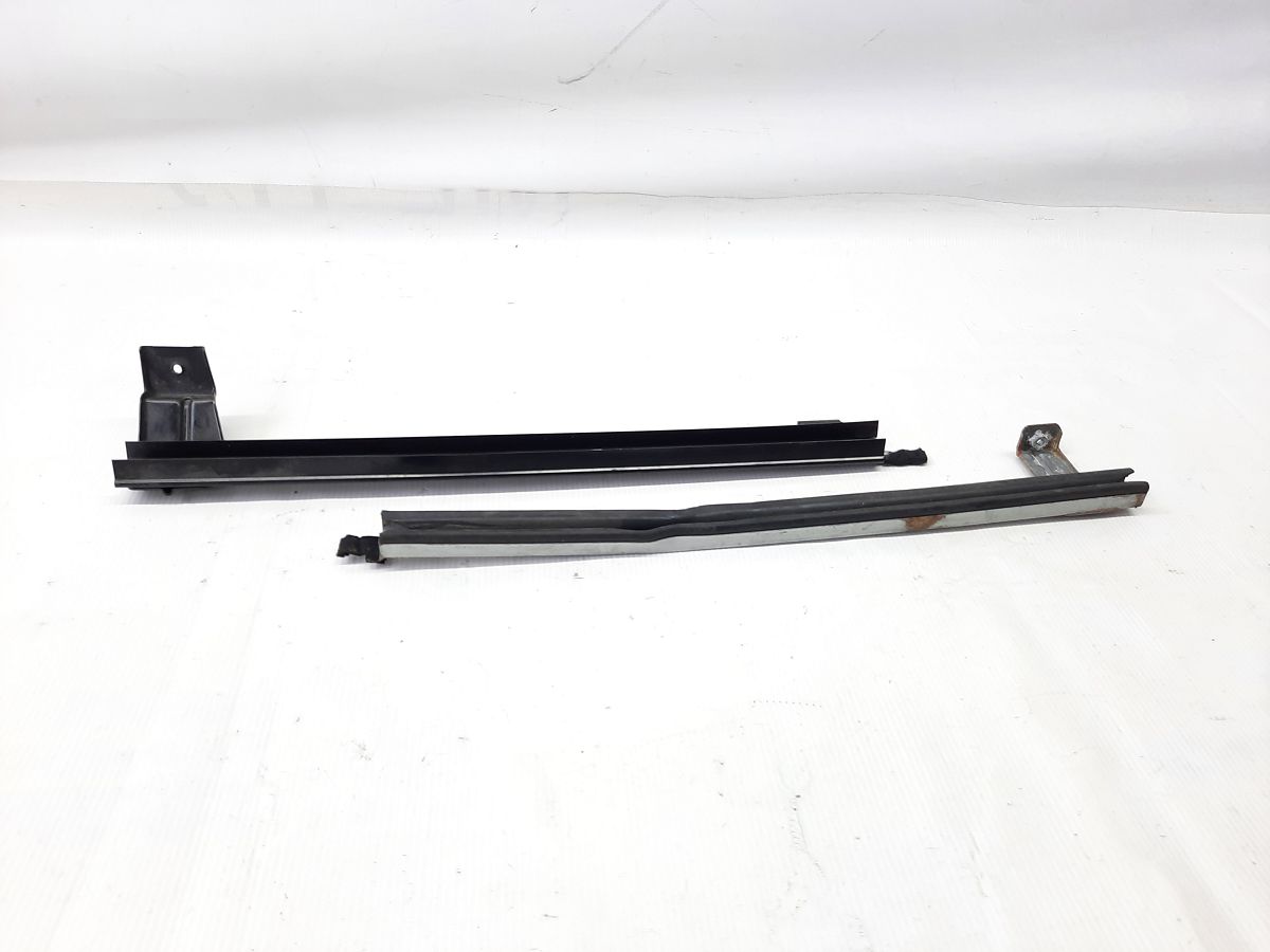 Cube. Направляющая стекла двери передней правой (салазки) к-кт Nissan Cube 2009-2014 803861FA0A Nissan Cube