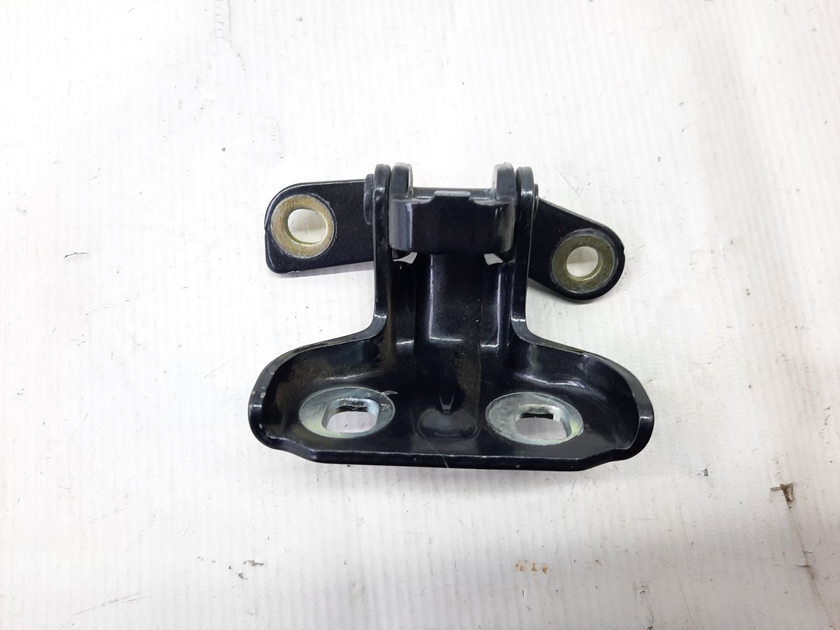 Trax Петля двери задней правой верхняя Chevrolet Trax 2015-2021 13501714 Chevrolet Trax 3