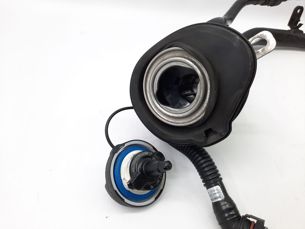 5 series Заливная горловина BMW 5 series 2011-2016 16117205704 BMW 5 series 3