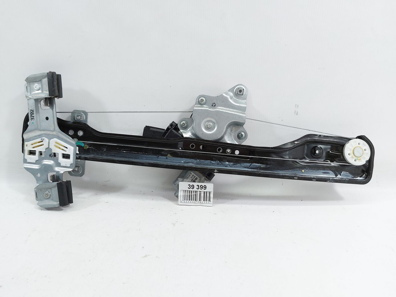 Trax. Стеклоподъемник двери передней левой Chevrolet Trax 2016-2021 42693257 Chevrolet Trax Trax. Стеклоподъемник двери передней левой Chevrolet Trax 2016-2021 42693257 Chevrolet Trax