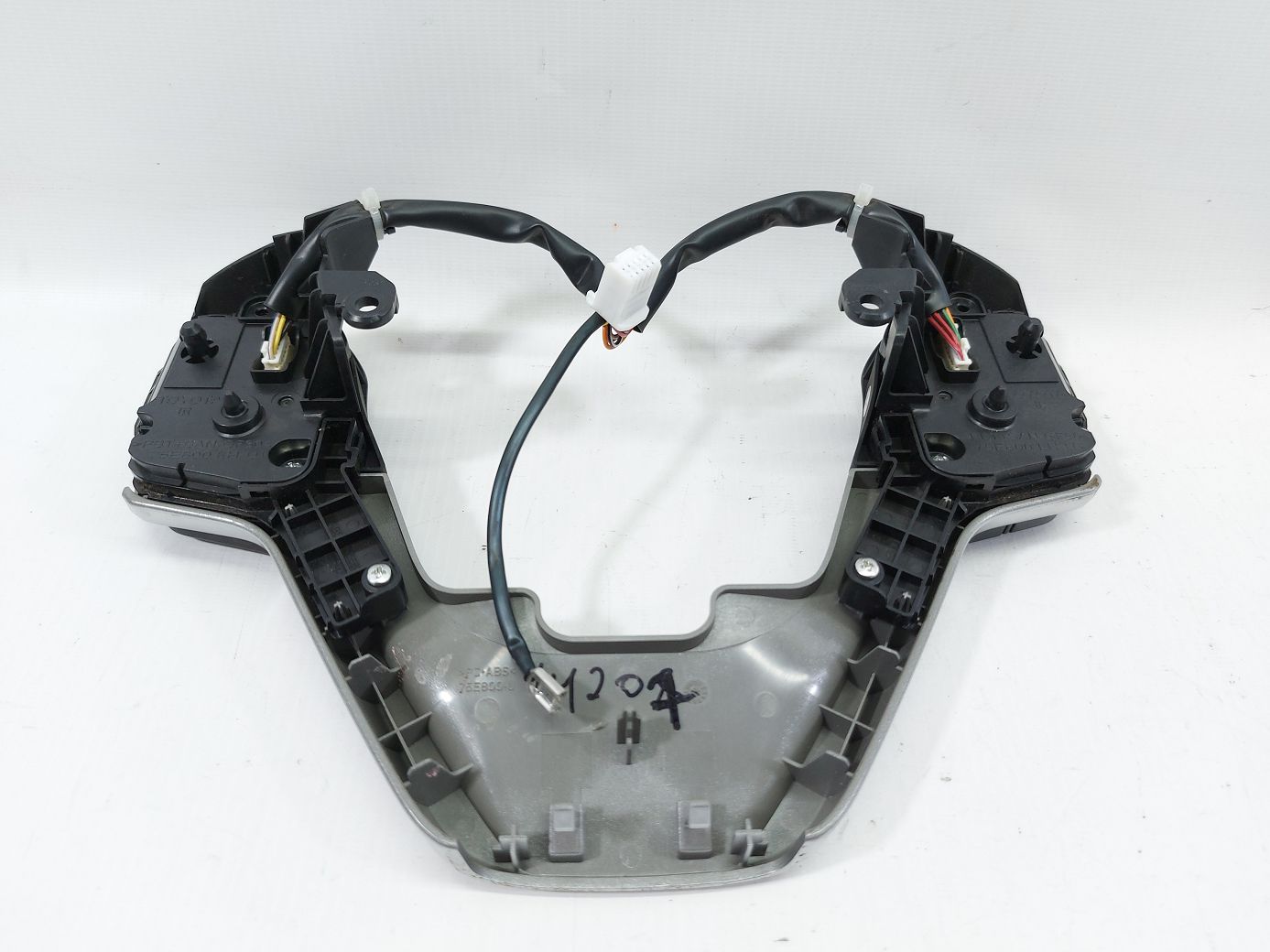 Sienna Кнопки кермового колеса (к-кт) Toyota SIENNA 2015-2017 8425008100 Toyota SIENNA 4 Sienna Кнопки кермового колеса (к-кт) Toyota SIENNA 2015-2017 8425008100 Toyota SIENNA 4