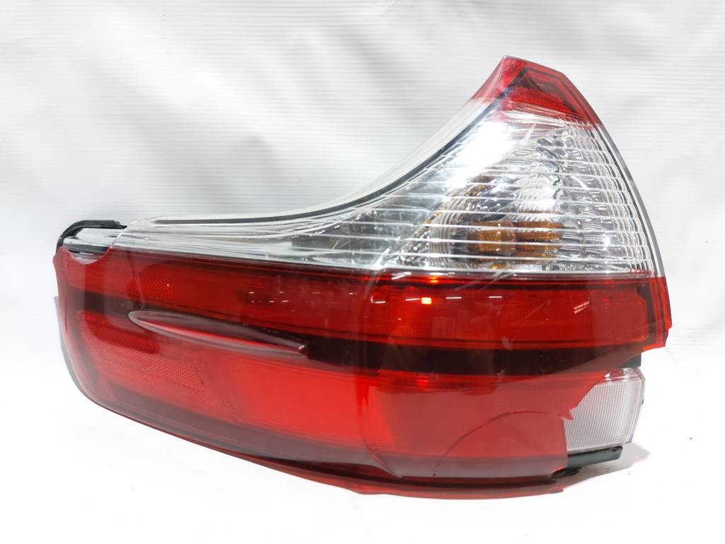 Товары с дефектами. Фонарь задний левый (разбит) Toyota SIENNA 2015-2019 8156008050 Toyota SIENNA