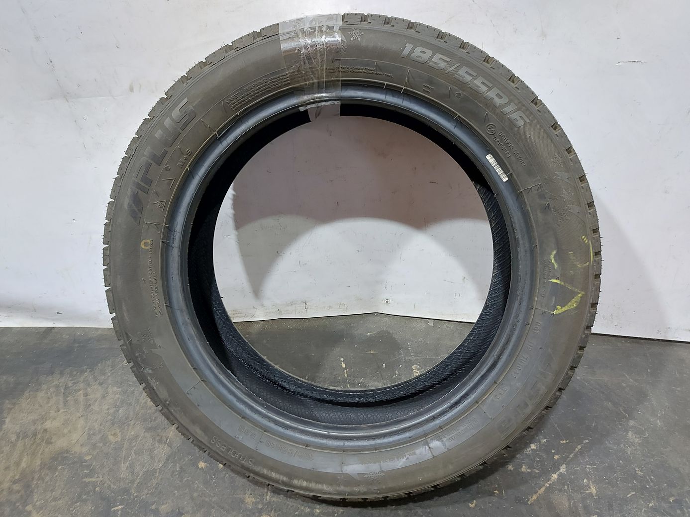 Зимние шины Гума APlus A506 185/55R16 11