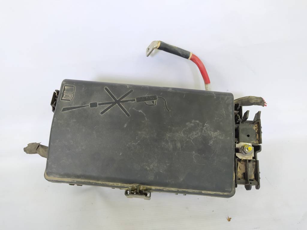 Malibu Блок предохранителей моторного отсека Chevrolet Malibu 2014-2016 23424338 Chevrolet Malibu 5