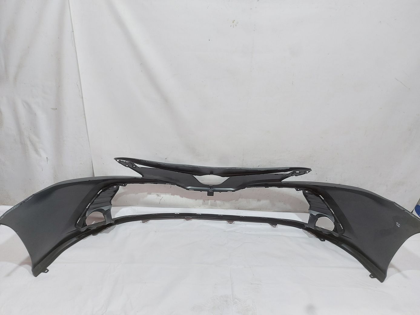 Передние бамперы Бампер передний (LE) Toyota Camry `18-20 Toyota Camry 7