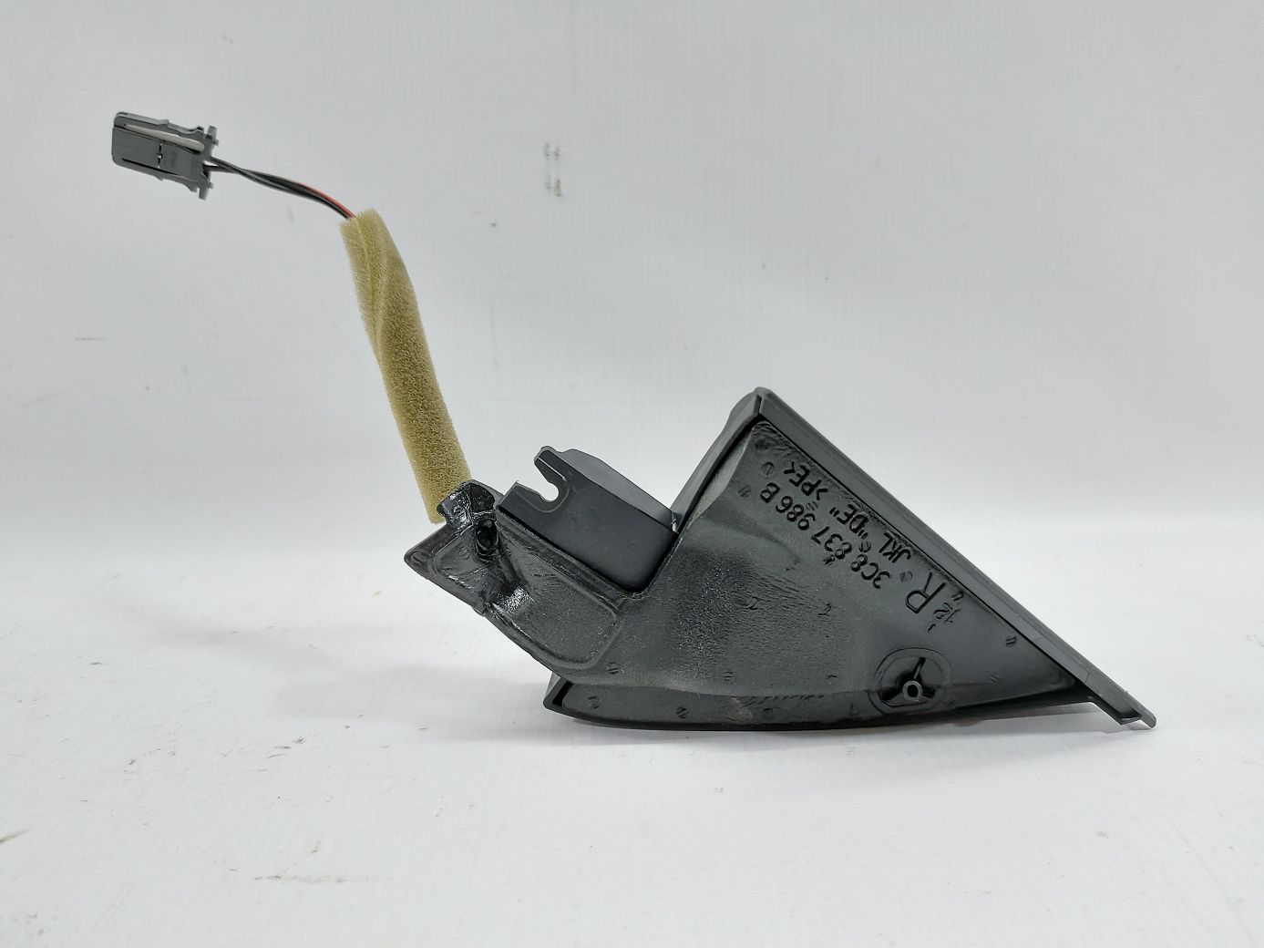 Passat cc Уголок двери передней правой внутренний с динамиком Volkswagen Passat CC 2014-2016 3C8837974N9B9 Volkswagen Passat CC 2